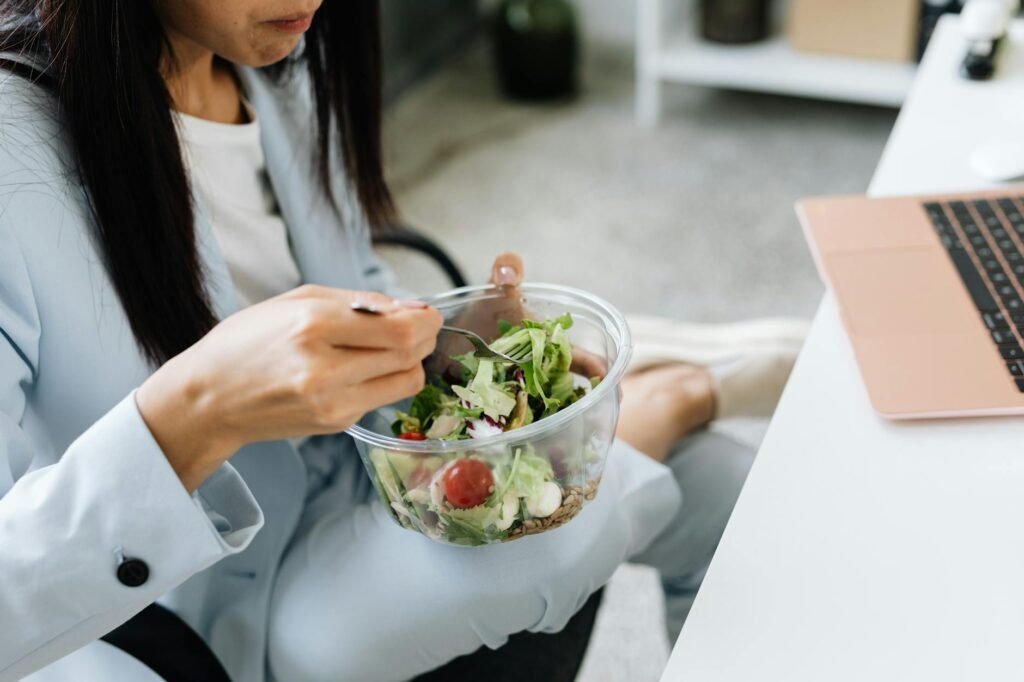 Como Ter uma Alimentação Equilibrada no Trabalho: Seu Guia Essencial para Saúde e Produtividade — como ter uma alimentação eq
