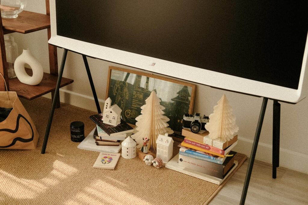 Para criar espaços zen em sua casa, foque em elementos que promovam calma e harmonia. Priorize iluminação suave, cores neutra