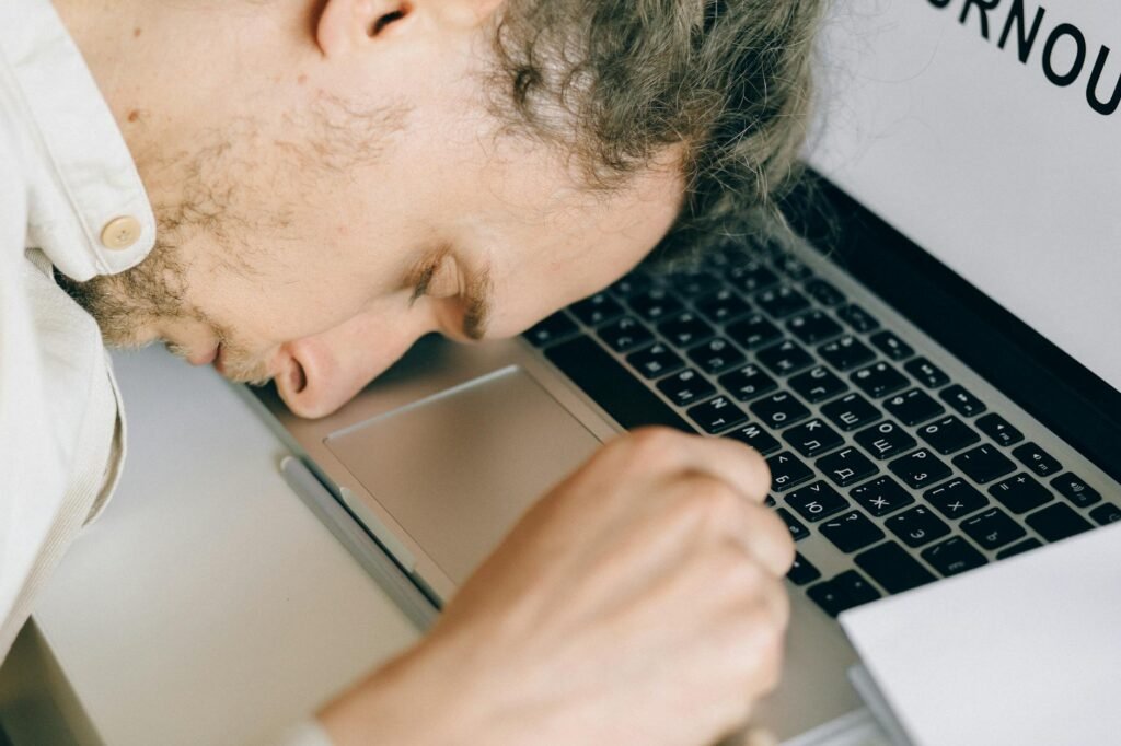 O que é burnout e como identificar sintomas — o que é burnout e como identificar sintomas | Incondicionais